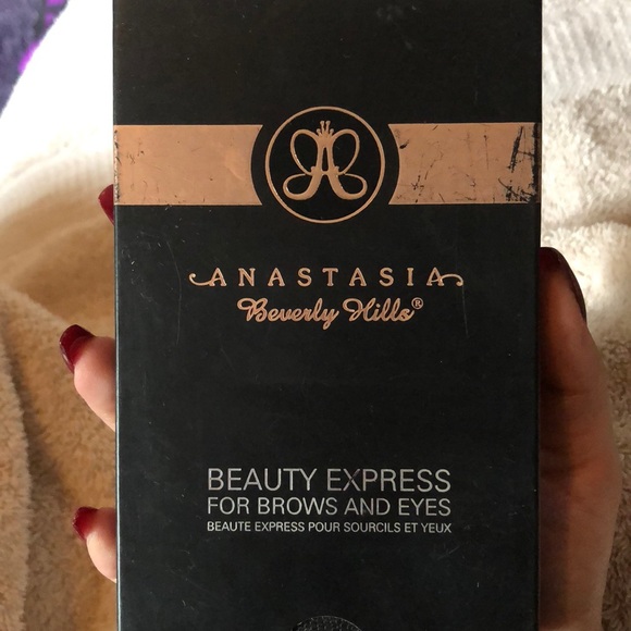 Anastasia Beverly Hills Other - Anastasia Brow Kit Anastasia Beverly Hills Other - Anastasia Brow Kit